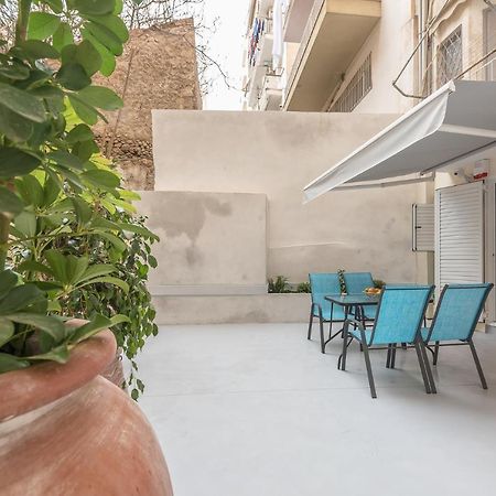 The Courtyard Oasis Apartment Athena Bagian luar foto