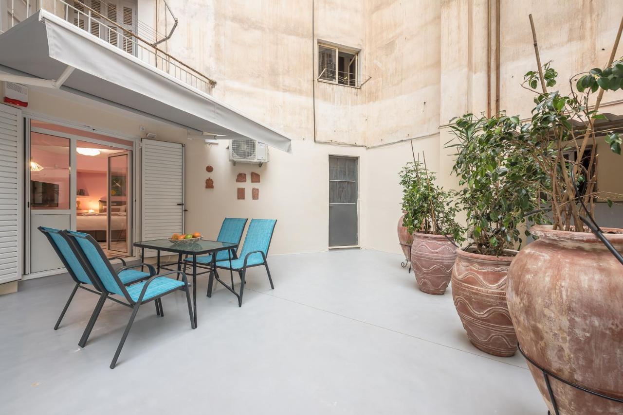The Courtyard Oasis Apartment Athena Bagian luar foto