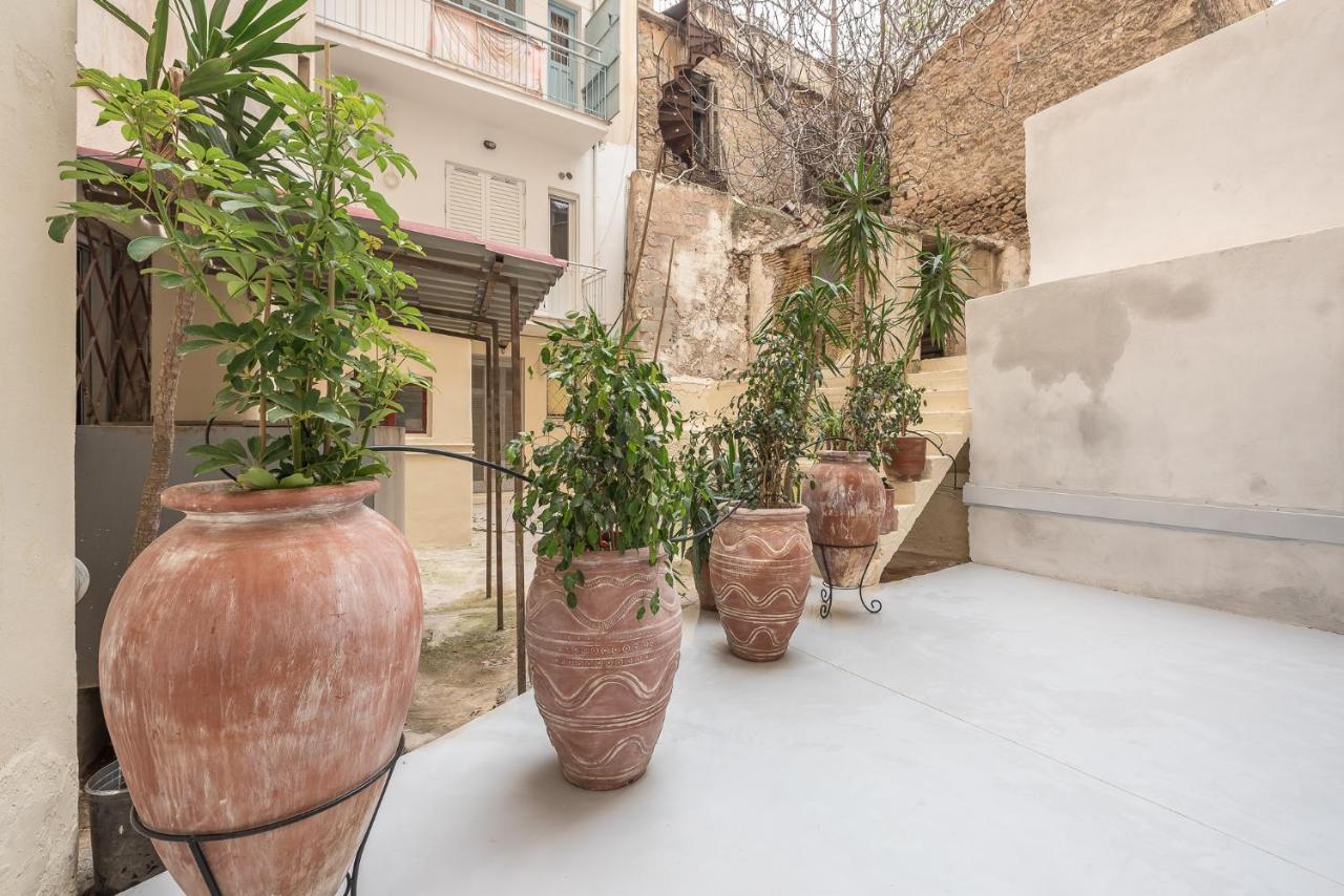 The Courtyard Oasis Apartment Athena Bagian luar foto