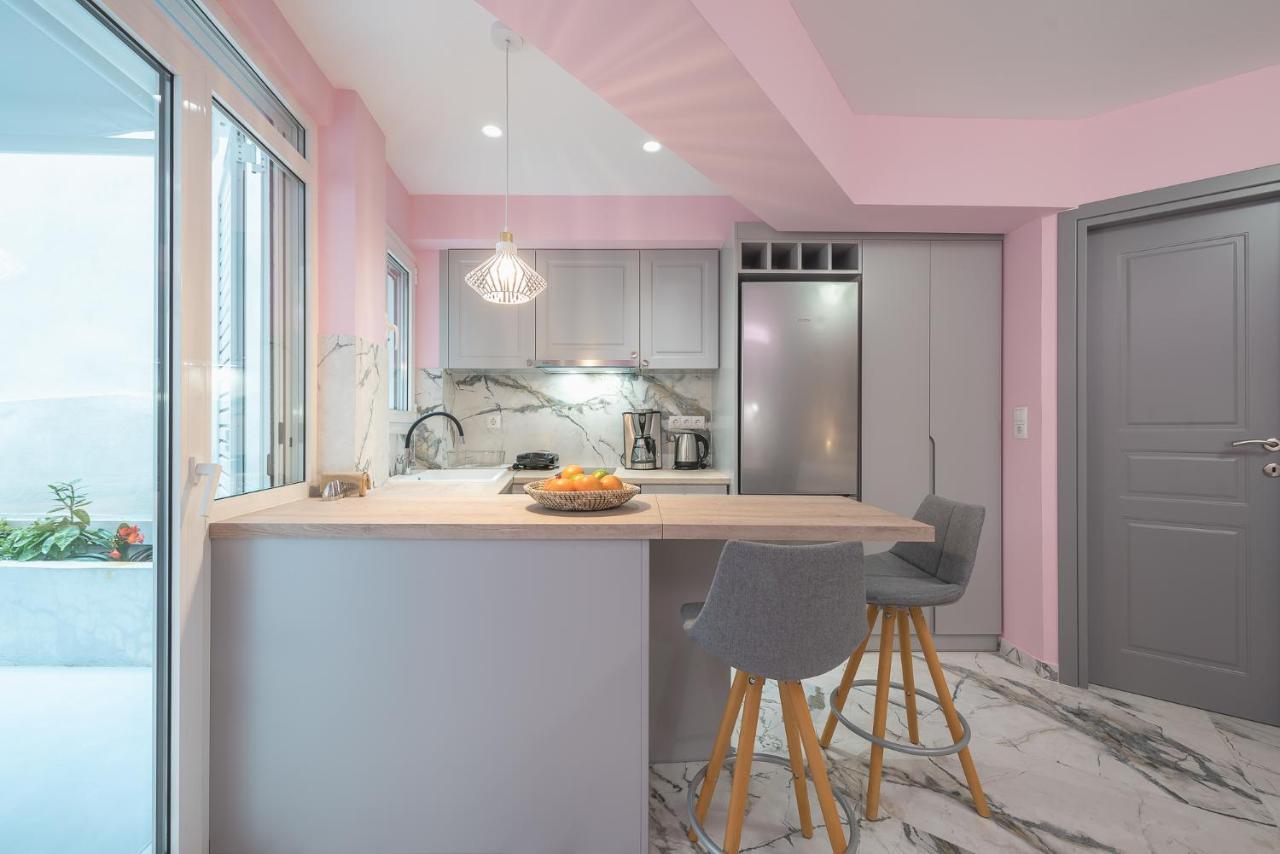 The Courtyard Oasis Apartment Athena Bagian luar foto