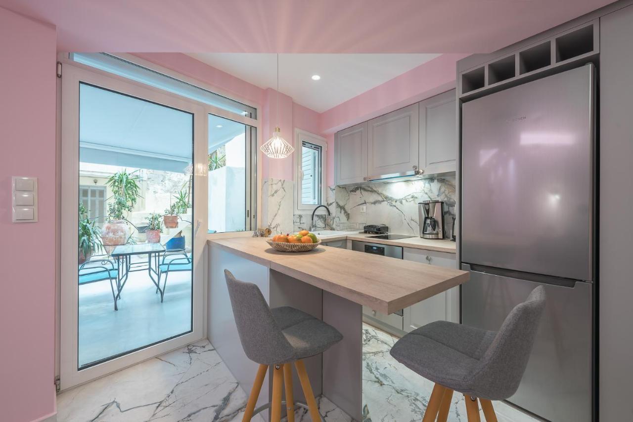 The Courtyard Oasis Apartment Athena Bagian luar foto