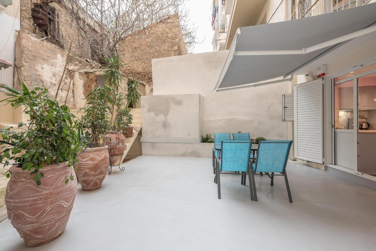 The Courtyard Oasis Apartment Athena Bagian luar foto