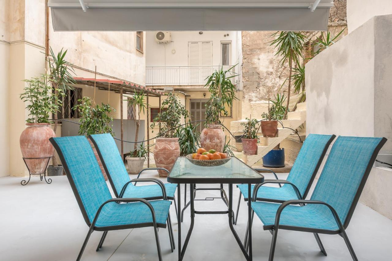 The Courtyard Oasis Apartment Athena Bagian luar foto