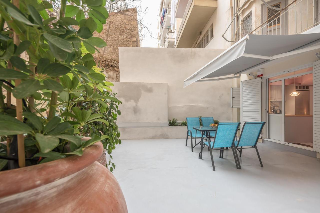 The Courtyard Oasis Apartment Athena Bagian luar foto