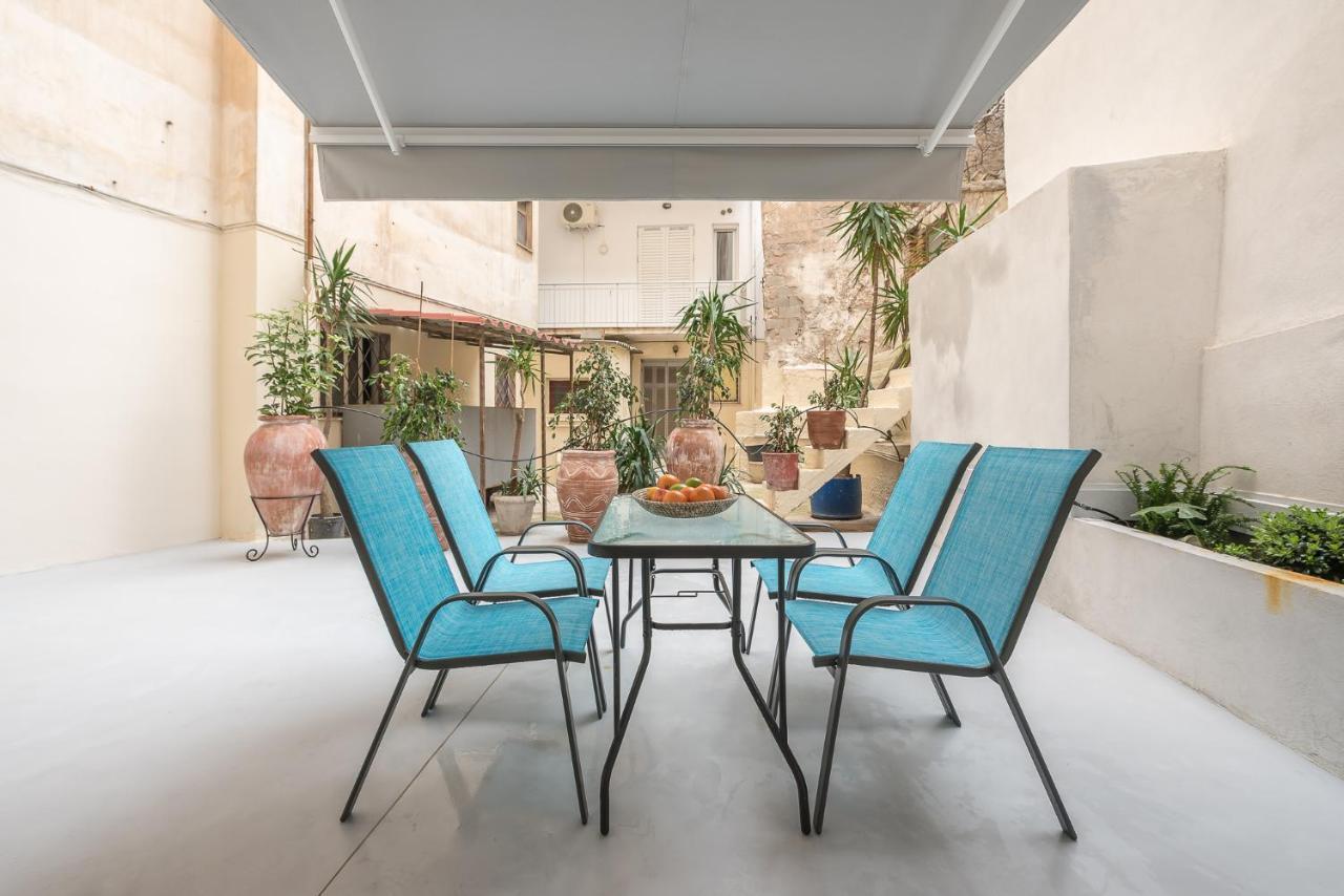 The Courtyard Oasis Apartment Athena Bagian luar foto