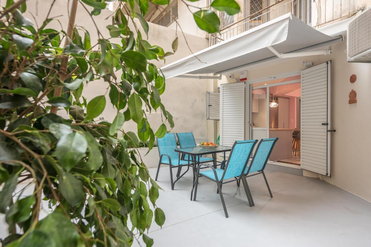 The Courtyard Oasis Apartment Athena Bagian luar foto
