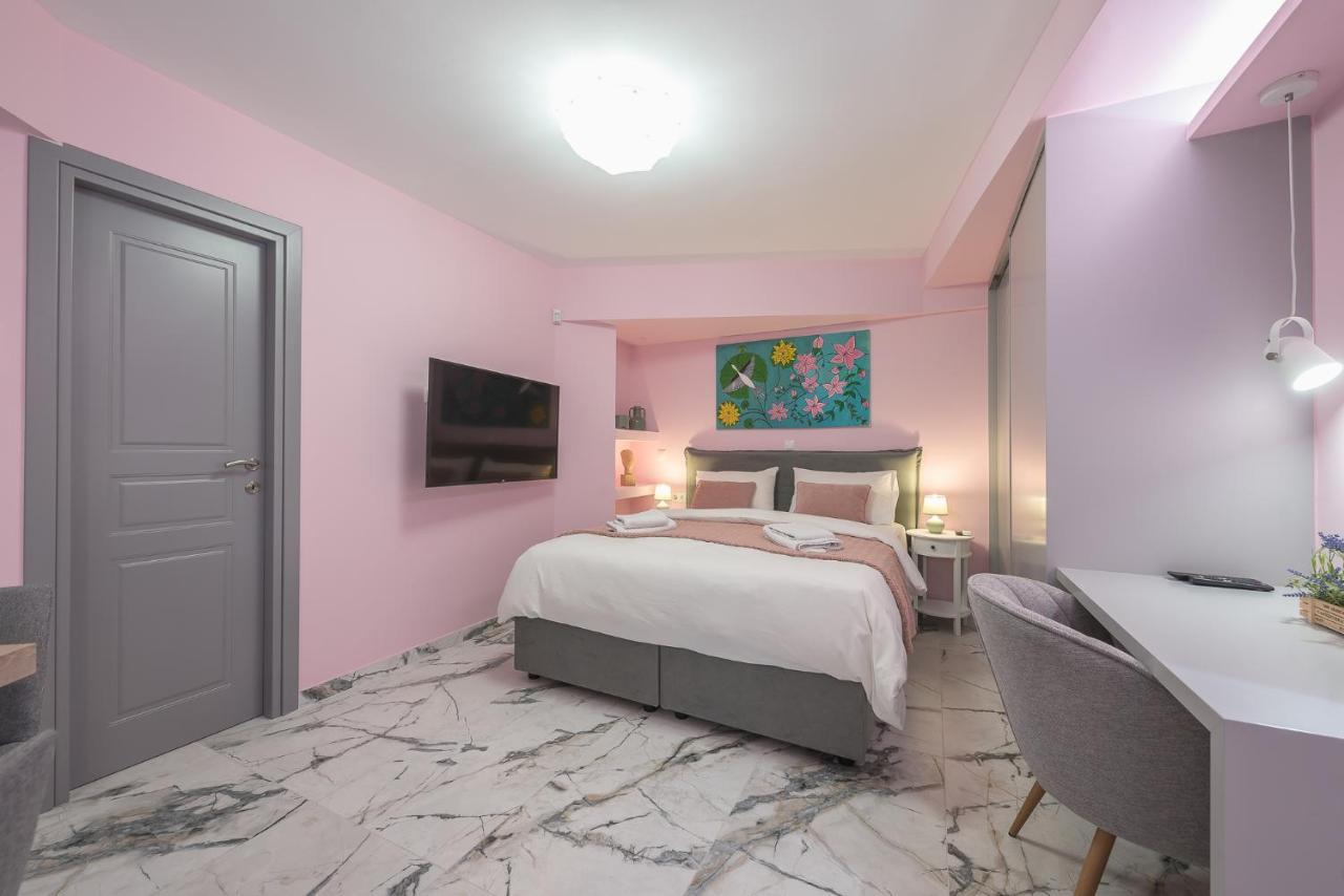 The Courtyard Oasis Apartment Athena Bagian luar foto