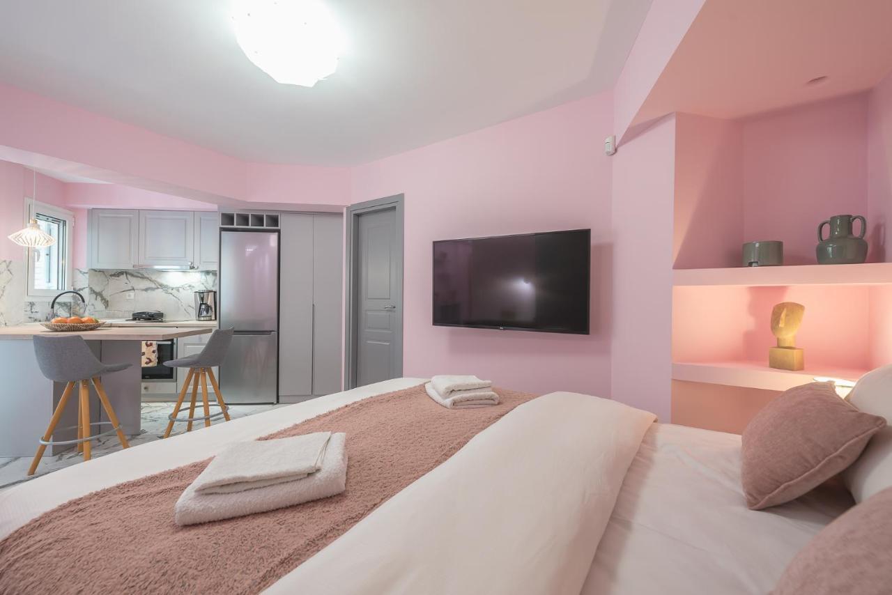 The Courtyard Oasis Apartment Athena Bagian luar foto