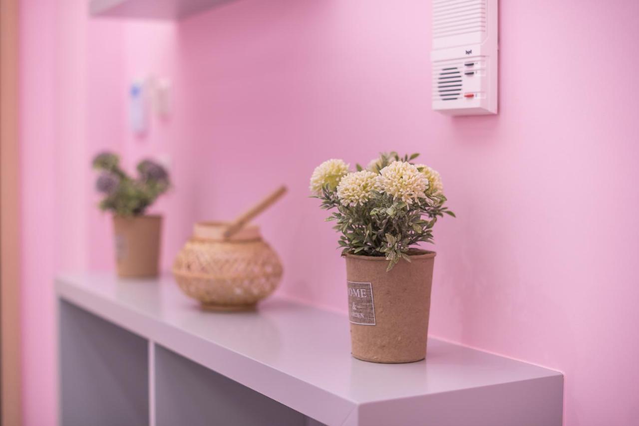 The Courtyard Oasis Apartment Athena Bagian luar foto