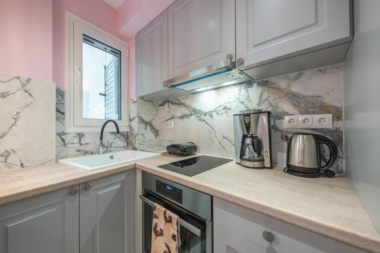 The Courtyard Oasis Apartment Athena Bagian luar foto