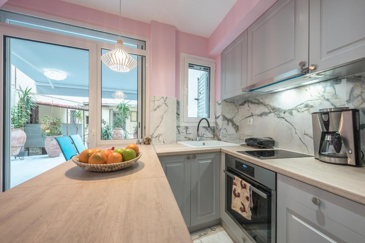The Courtyard Oasis Apartment Athena Bagian luar foto